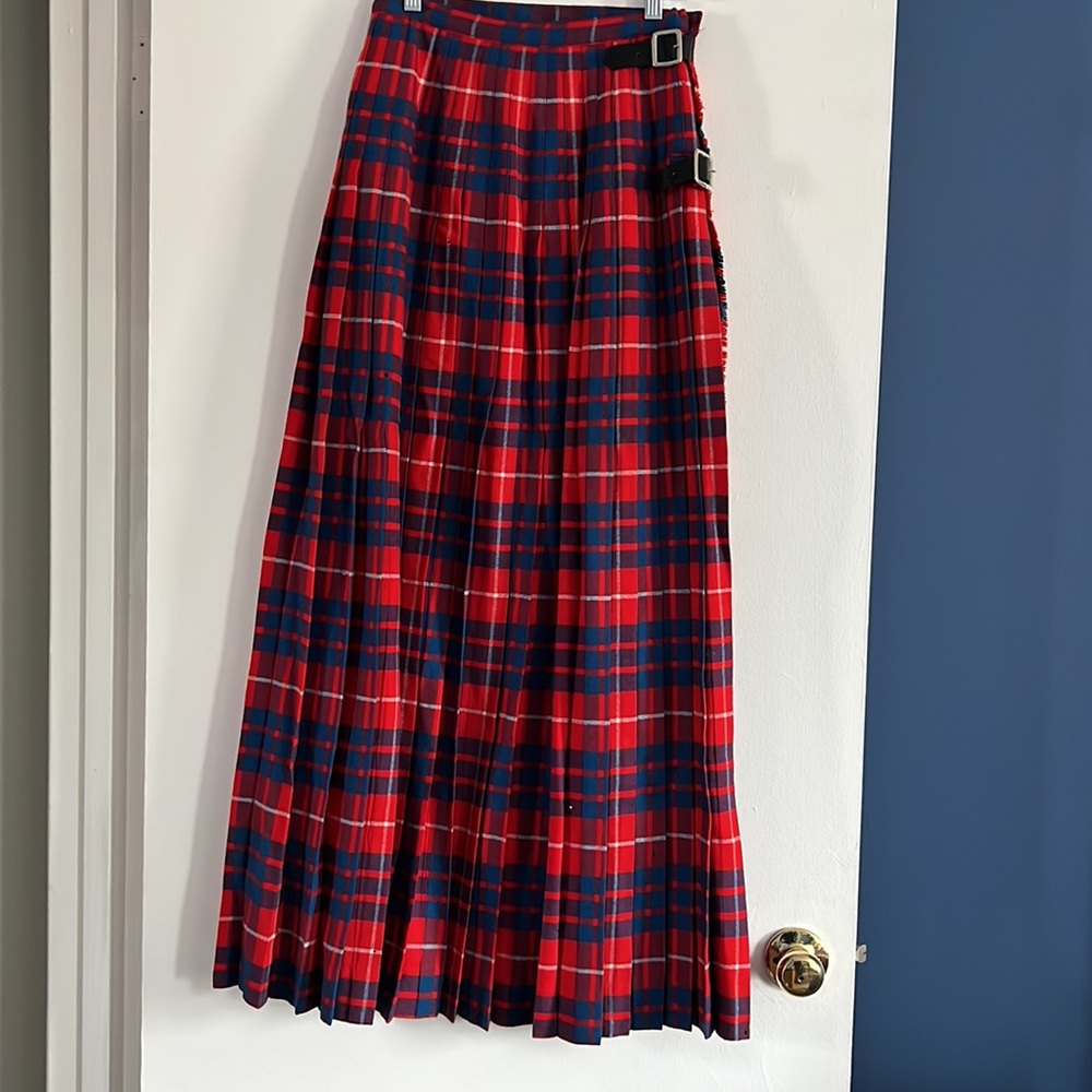 Beautiful Vintage Kilt, Tartan, size 12, 41” long